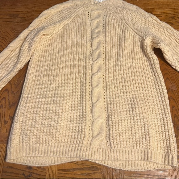 NEW Torrid Chunky Cable Knit Boyfriend V-Neck Cardigan Sweater in Butter Sz 3 - Picture 14 of 15